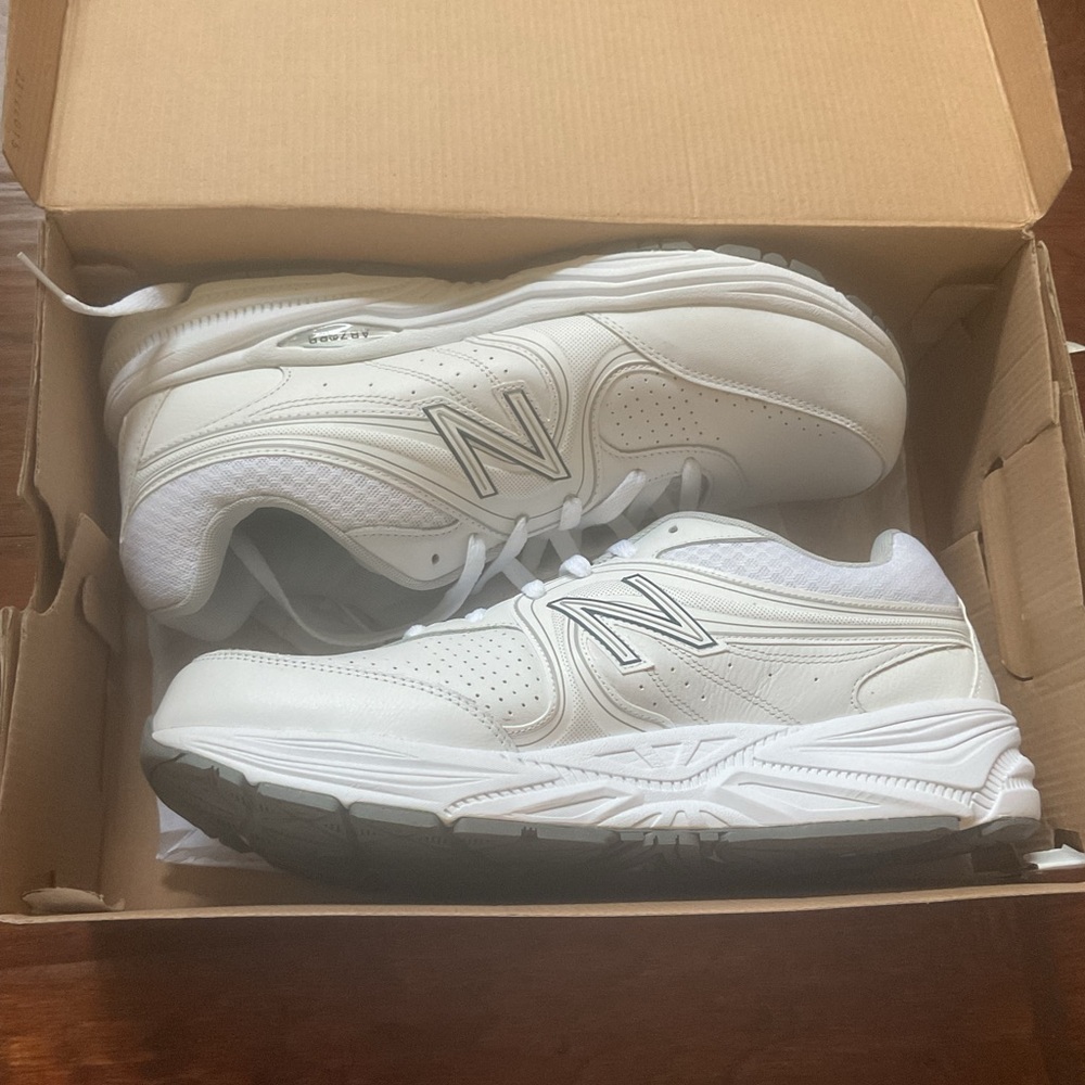 New Balance Men’s MW840WT Size 13/4E NEW in Box